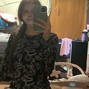 Long sleeve ribbed snakes & roses Tee